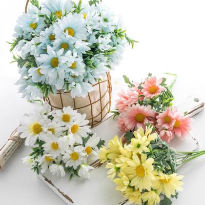 China Beautiful Natural Realistic Home Decor Daisy Flowers White Fake Silk Artificial Flowers for sale