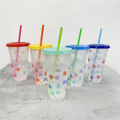 China 16oz 24oz Reusable Iced Reusable Heart Shapes Color Changing Frosted Plastic Cups With Rainbow Lids And Straws for sale