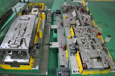 China Tolerancia automotriz de los dados +/-0.001mm de los troqueles estampadores del CNC/de grabación en relieve del metal en venta