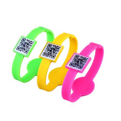 China Custom Hiphop Silicone Wristband With Fruit Smell OEM QR Code Silicone Wristbands Soft Silicone Wristbands for sale