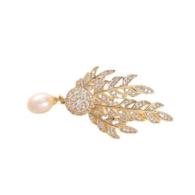 China 2022 New Fashionable Gold Branch Brooch Freshwater Pearl Coat Pin Buckle Brooch for sale