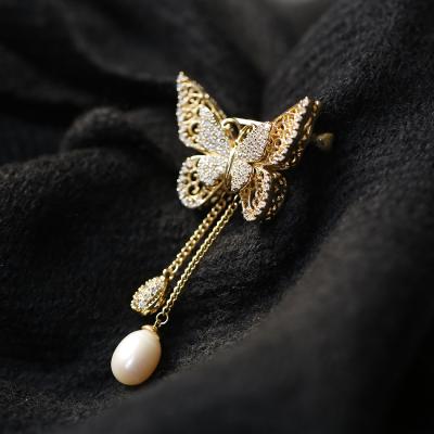 China Fashionable High Quality Micro-inlaid Creative Suit Pin Brooch Zircon Butterfly Tassel Brooch Pearl Brooch Fashion Coat Suit for sale