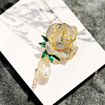 China Fashionable High End Luxury Brooch Zircon Brooch Freshwater Pearl Cute Rose Brooch For Ladies for sale