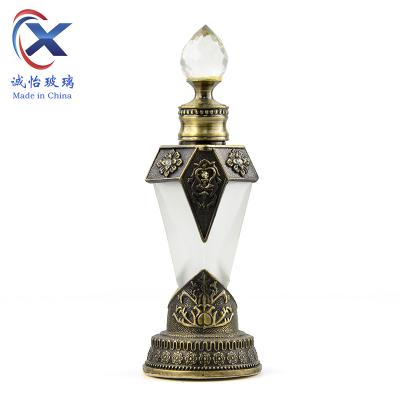 China 12ml Middle East Dubai Cosmetic Perfume Perfume Bottle Essential Oil Arabic Zinc Alloy Essence Bottle Handmade Crafts Metal Bottle for sale