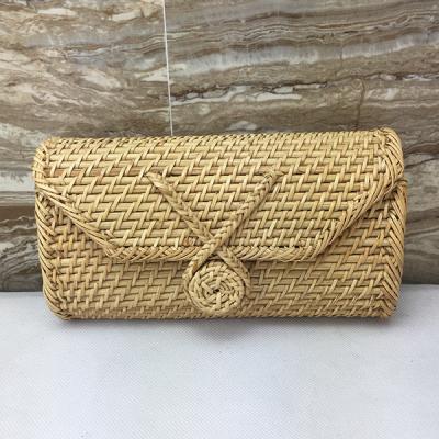 China 2019 Designer 100% Wholesale Unique Handmade Rattan Woven Straw Clutch Wallet Bag for sale