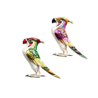 China Daily Life The Latest Oil Drop Color Parrot Brooch Enamel Gold Plated Luster Wholesale Custom Animal Brooch For Men And Women for sale