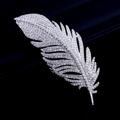 China Daily life Korean version of the high-end feather brooch of new cheongsam bodice zircon temperament shawl pin buckle accessories for sale