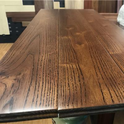 China Indoor UV Lacquer Wire Brush Chinese Teak Hardwood Flooring for sale