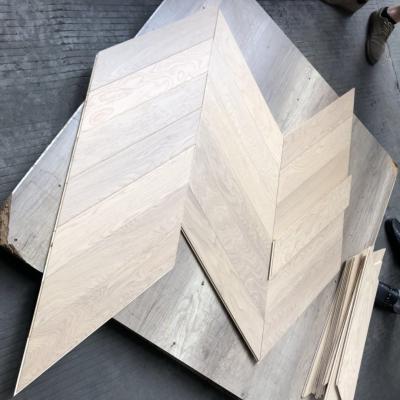 China Oak chevron parquet 610 x 90 mm waxed oil brushed x12/2 mm for sale