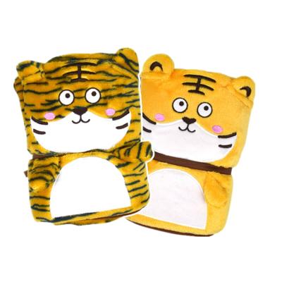 China Custom Cartoon Animal Soft Blanket Baby Blanket Anti-bacteria Cute Flannel Animal Folded Plush Portable Blanket for sale