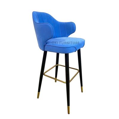 中国 Modern Gold Leg Elegent Appearance Wooden Bar Stool Chair Luxury Counter Height Bar Stools For Kitchen 販売のため