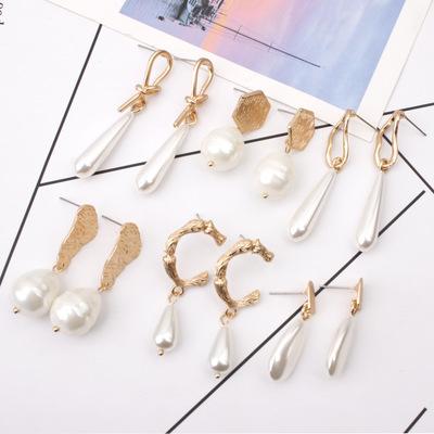 China 2021 Simple Wild Irregular Earrings Ladies Temperament Environmental Friendly Shell Metal Earrings Pearl Earrings for sale