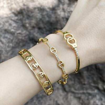 China Vintage Diamond-studded Funny Open Face Female Personality Exaggerated Butterfly Bracelet Vintage Diamond-studded For Women for sale