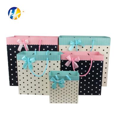 China Recycled Materials Custom Paper Gift Bag for sale