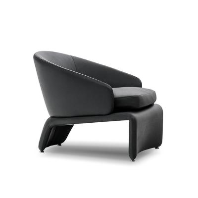 China Italian Style Leather Upholstered Modern Leisure Black Leather Chair Unique Designs Living Room Lounge Chair for sale