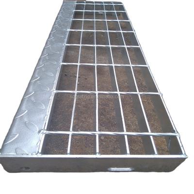 China Industrial Aluminum Manhole Step / Aluminum Stair Treads / Anti-slip Staircase With Nosing Plate for sale