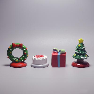 China Resin Home Ornament Mini Christmas Ornament Mini Christmas Wreath/Cake/Gift Box/Tree for sale