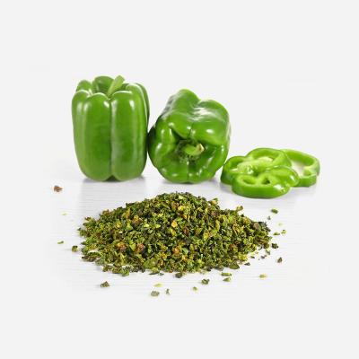 China Dried Dehydrated Green Paprika Flakes Dried Green Paprika 3*3mm for sale