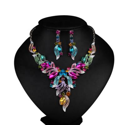 China ALLOY Women's Rhinestone Necklace And Earring Set Green Baroque Ethnic Style Necklace With Earring Jewelry Set for sale