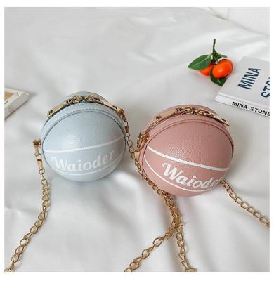 China 2021 High Quality One-shoulder Messenger Bag Fashion Children's Korean Mini Round Bag With Chain Basketball Bag For Cute Girl for sale