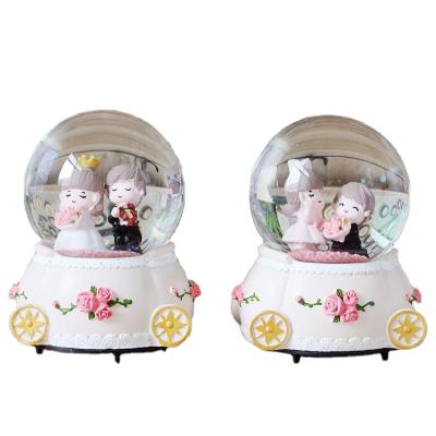 China Hot Selling Romantic Wedding Souvenir Snow Globe Music Snow Ball Beautiful for sale