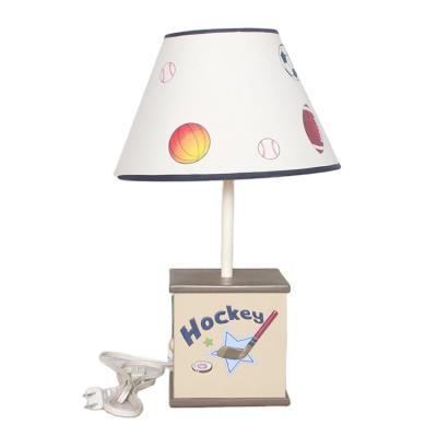 China Kids Elegant Bedside Resin Lamp Handwork Birthday Gifts Custom Hockey Sports Polyresin Table Lamp for sale