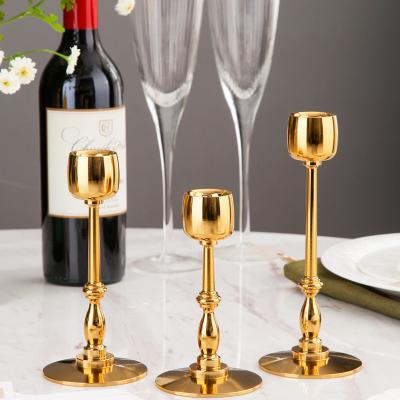 China Luxury Wedding Decor Iron Plated Gold Wedding Centerpieces Metallic Pot and Table Decorations Metal Candle Holders for sale