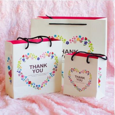 China Recyclable Hot Sale Garland Heart Shape Thank You Bag Bake Candy Cookies Gift Wedding Paper Packaging Shopping Bag for sale