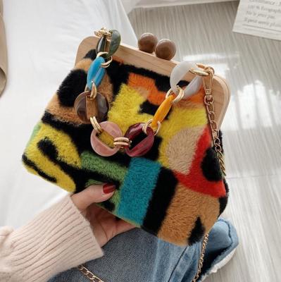 China Polyester Faux Fur Handbag 2020 Fashion Girls New Fashion Cross Printed Fuzzy Winter Shoulder Bag Letter - Body Bag for sale