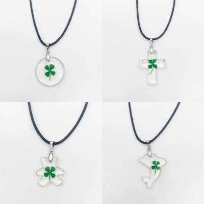 China Europe Summer New Natural Four-leaf clover Dry Flower Necklace Resin Four-leaf clover Pendant Accessories Wholesale for sale