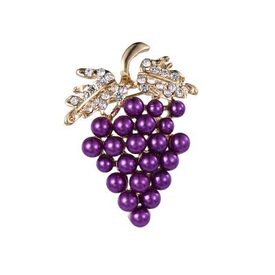 China Weiman Jewelry Factory Outlet Environmental Friendly Simulated Pearl Grape Brooch Pins For Women Or Wedding Ornament Jewelry for sale