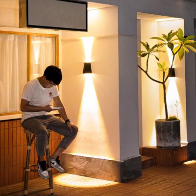 China High Quality Waterproof Outdoor Patio House Decorative Warm White Led Solar Garden Light for sale