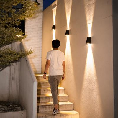 China Outdoor/wall/yard/garden/street outdoor ABS anti-glare residence LINJUE waterproof through lighted solar led wall lamp for sale