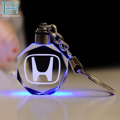 Cina Wedding Souvenirs Custom Engraving Car Logo LED Crystal Keyring in vendita