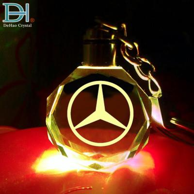 Cina Cheap Gifts Souvenirs Custom Engraving Car Logo LED Crystal Keychain in vendita