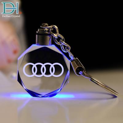 Cina Wedding Gifts Souvenirs Custom Car Logo LED Crystal Keyring in vendita