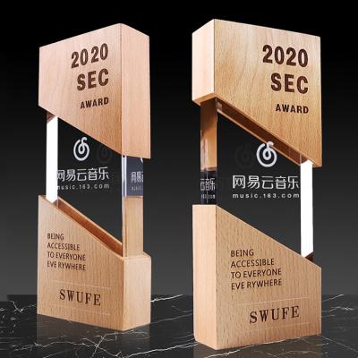 China New Design Laser Engraving Factory Price Wholesale Custom Logo Wooden Crystal Award for sale