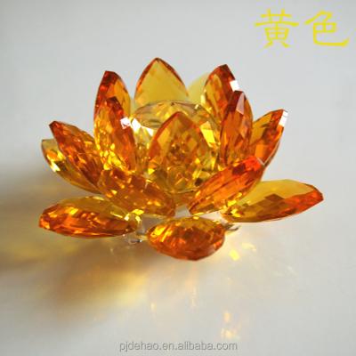 Cina Elegant Souvenir Crystal Lotus Wedding Favor Showpiece in vendita