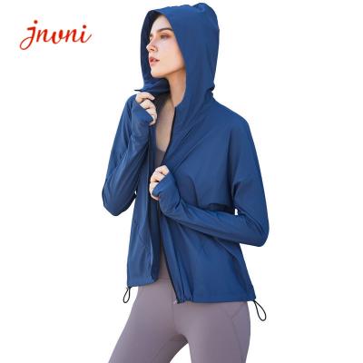 China 220gsm Women Yoga Jacket Windproof Cycling Jacket Zipper Adjustable Drawstring for sale