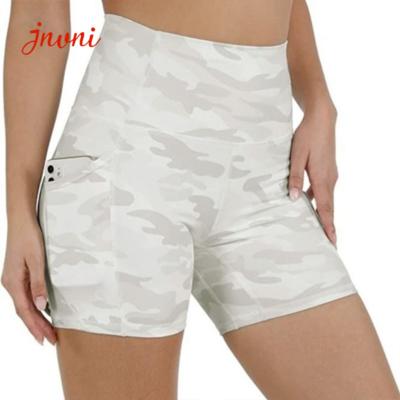 Chine La haute copie de camouflage de colorant de lien de taille de femmes court-circuite avec des shorts latéraux de yoga de séance d'entraînement de poche à vendre