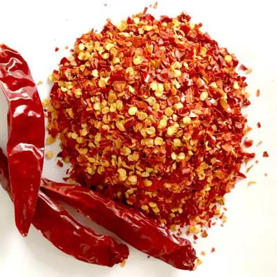 China Single Spice Wholesale Red Pepper Flakes Mild Hot Crushed Pepper Chili Flakes for sale