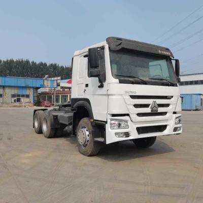 China 6X4 HOWO Road Man Tractor Head Truck voor Afrika 2016 Jaar Cummins Isme 420 Motor Te koop