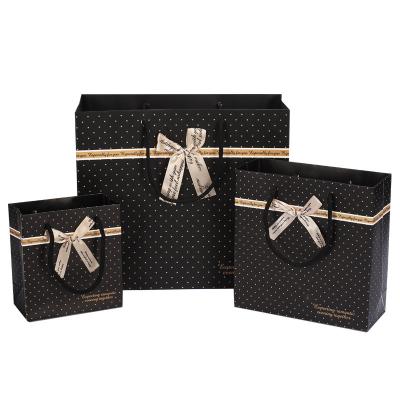 China Gift & Craft Gift Apparel Packaging Gift Paper Bags Gift Bag Bow Special Paper Bow Black Spotted Paper Bag for sale