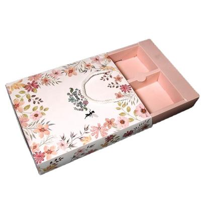 China Handmade Handmade Wedding Favors Bridesmaid Paper Gift Box Coffee Gift Box for sale