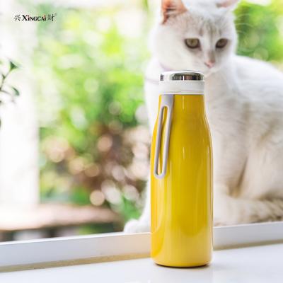 China Xingcai AKS PORTABLE Colorful Double Insulated Stainless Steel Water Bottle With Silicon Handle for sale