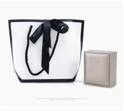 China Creative Black and White Color Material Design Paper Jewelry Bag Jewelry Recycled Packaging Paper Bag for sale