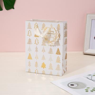 China Handmade Factory Hot Stamping Universal Paper Bag Christmas Gift Packaging Bag Cake Valentine's Day Gift Bag for sale