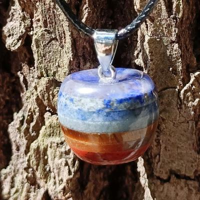 China Natural Christmas Eve Gemstone Energy Jewelry Apple Seven Chakra Crystal Carved Apple Necklace Bonded for sale