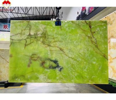 Cina Bello Smeraldo Verde Onyx Slab di Marmo Verde Naturale Onyx Pietra Vene Rosse retroilluminato Onyx Parete Rivestimento da tavolo Pietra Naturale in vendita