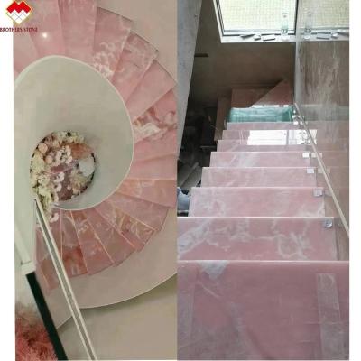 China Retroiluminado azulejos de porcelana de ónix rosa design geométrico rosa claro rosa lajes de mesa preço atacado escadas de ónix rosa translúcidas à venda